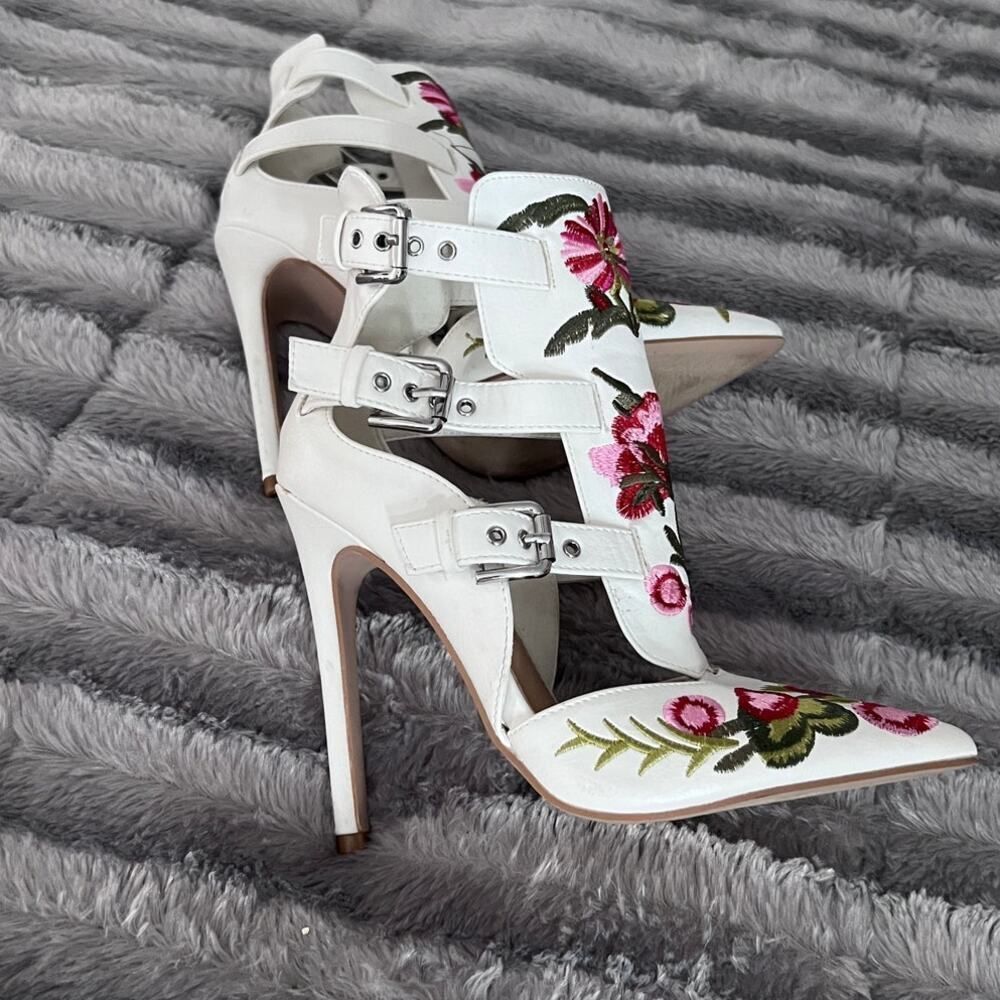 Shoedazzle White Multicolored Floral Embroidered Liza Booties Size 5.5 - Picture 2 of 11